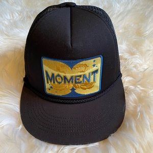 MOMENT hat
